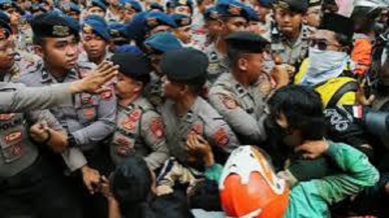 অর্থনৈতিক সংকটে জাকার্তায় জেন-জি বিক্ষোভ,মোতায়েন সাড়ে ৯ হাজার পুলিশ